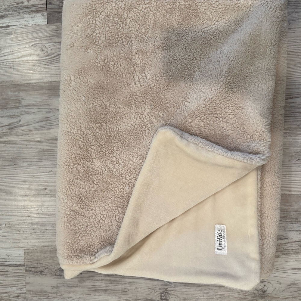 LuxLife Tan Sherpa Throw Blanket